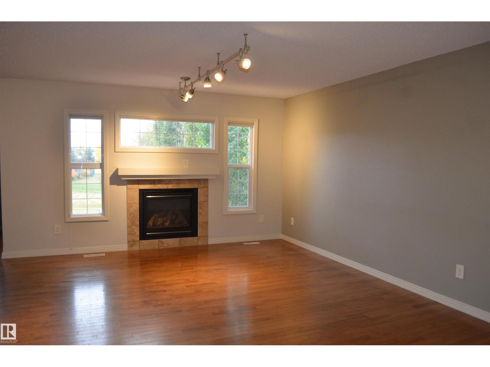 20032 46 Av Nw Property Photo 5