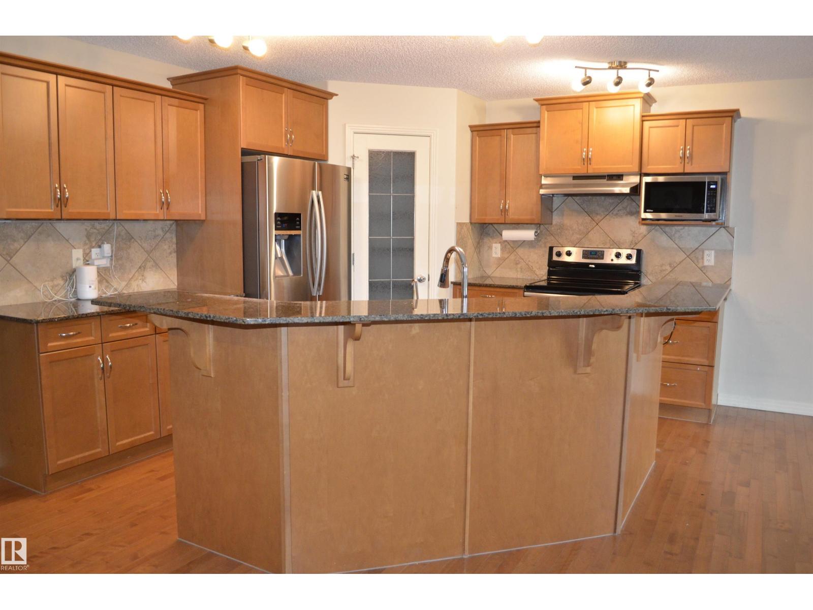 20032 46 Av Nw Property Photo 9