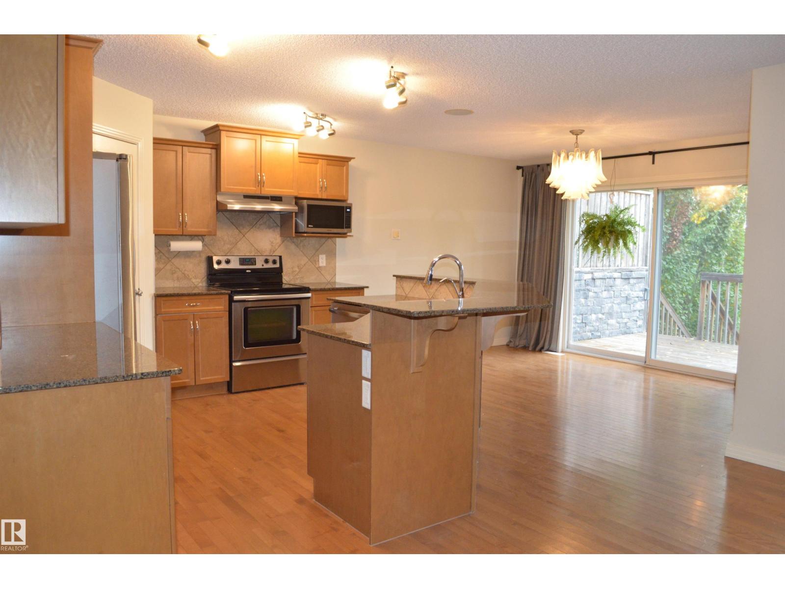 20032 46 Av Nw Property Photo 10