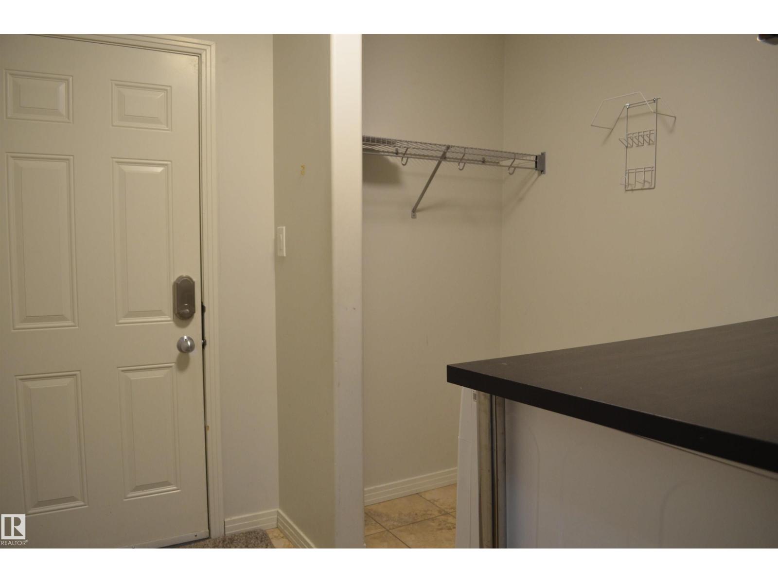 20032 46 Av Nw Property Photo 12