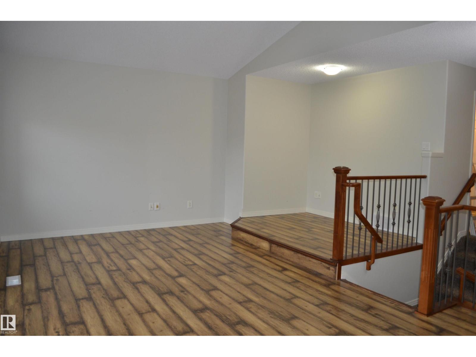 20032 46 Av Nw Property Photo 16