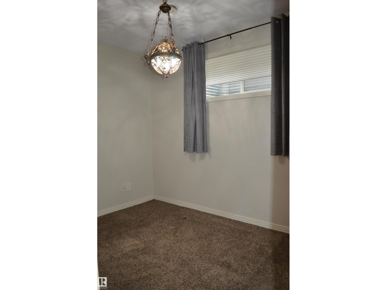 20032 46 Av Nw Property Photo 34