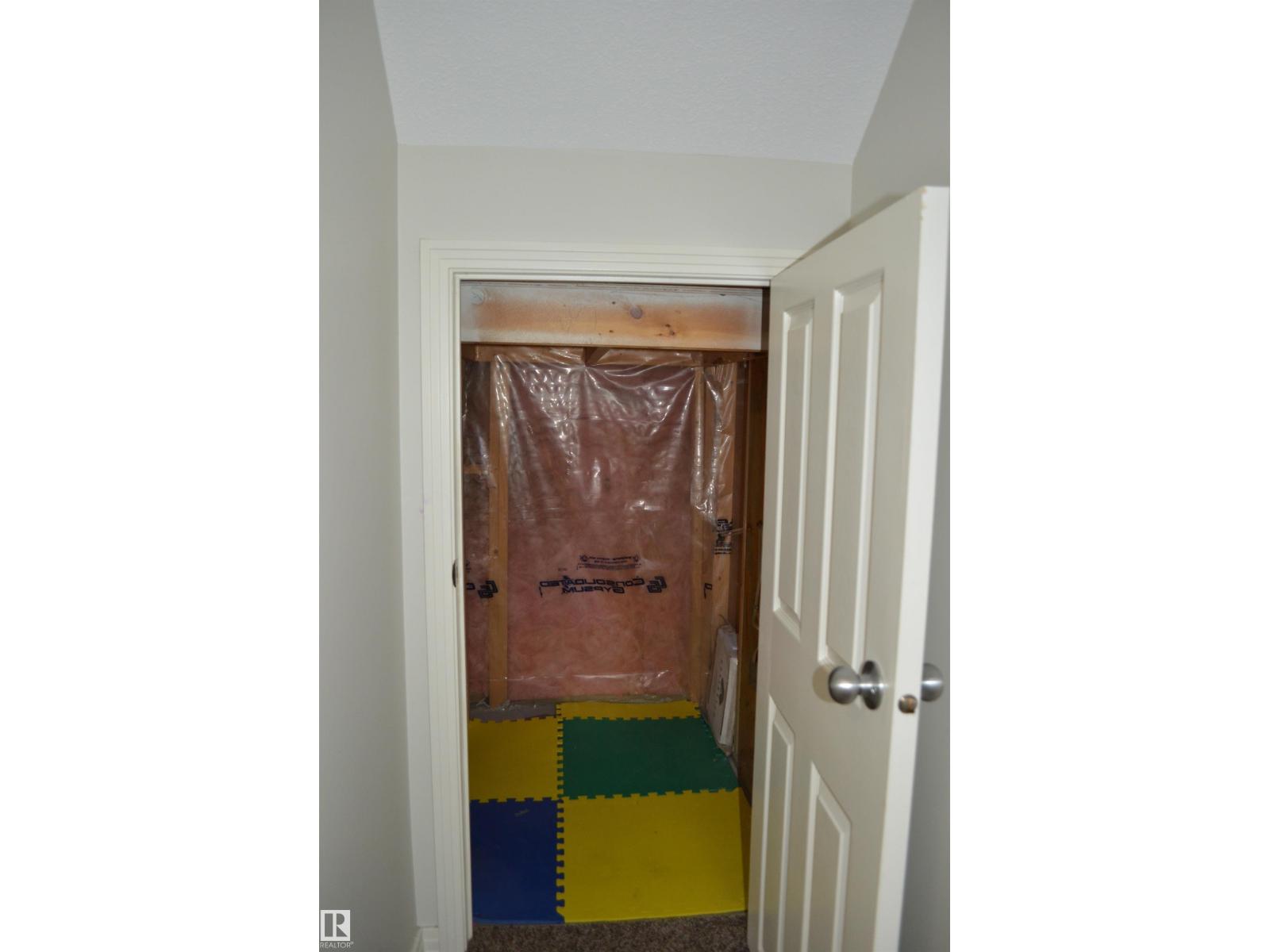 20032 46 Av Nw Property Photo 35