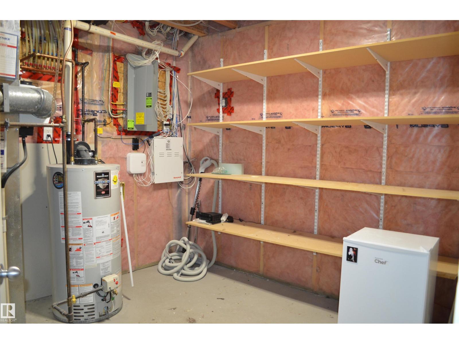 20032 46 Av Nw Property Photo 36