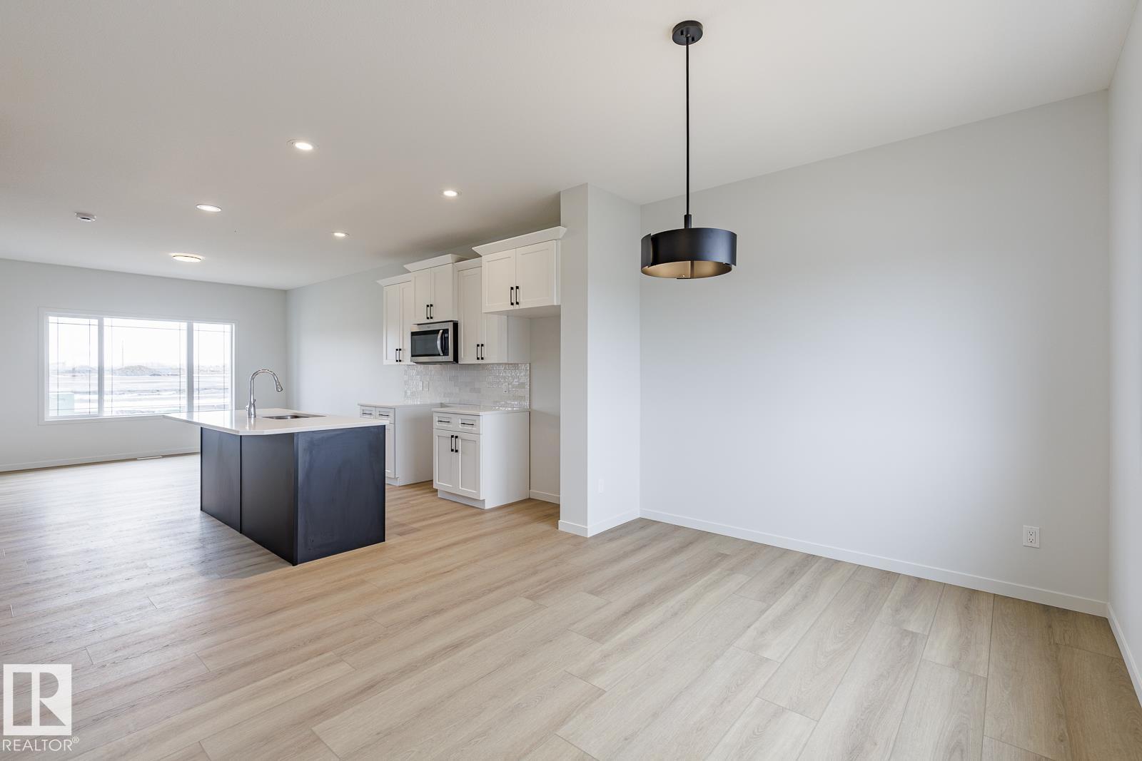 3601 40 Av Property Photo 9