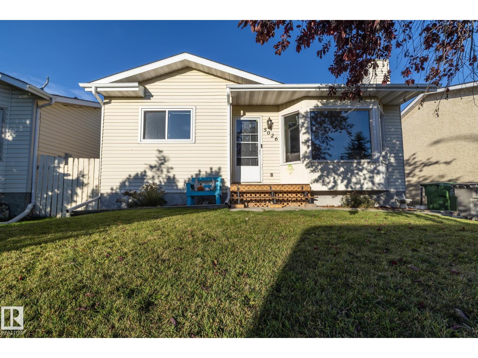 5026 52 St Property Photo 1