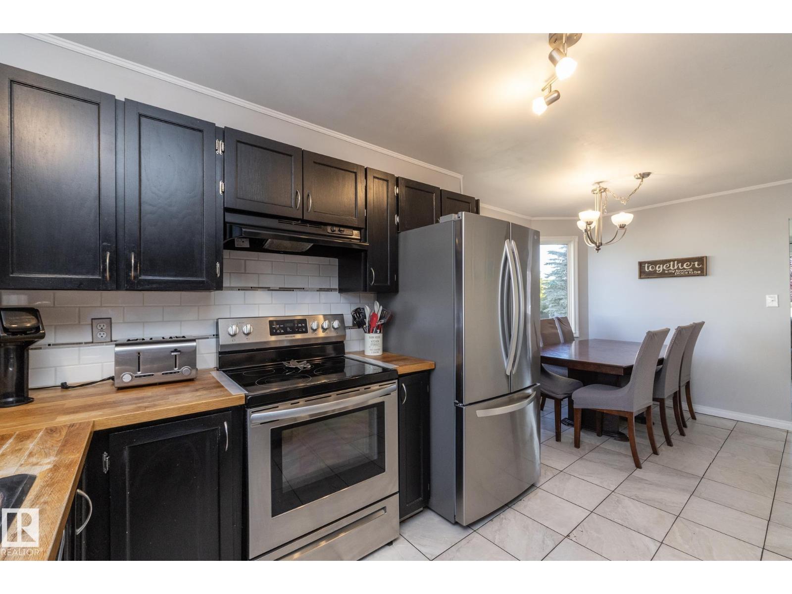 5026 52 St Property Photo 6