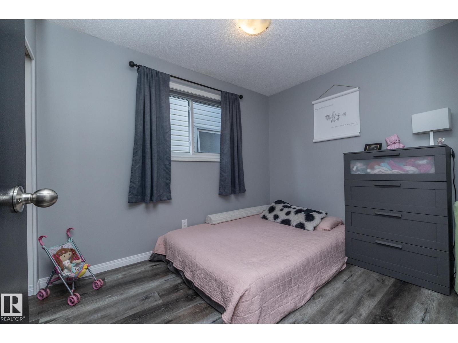5026 52 St Property Photo 12