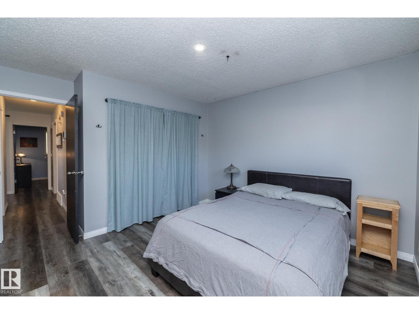 5026 52 St Property Photo 13
