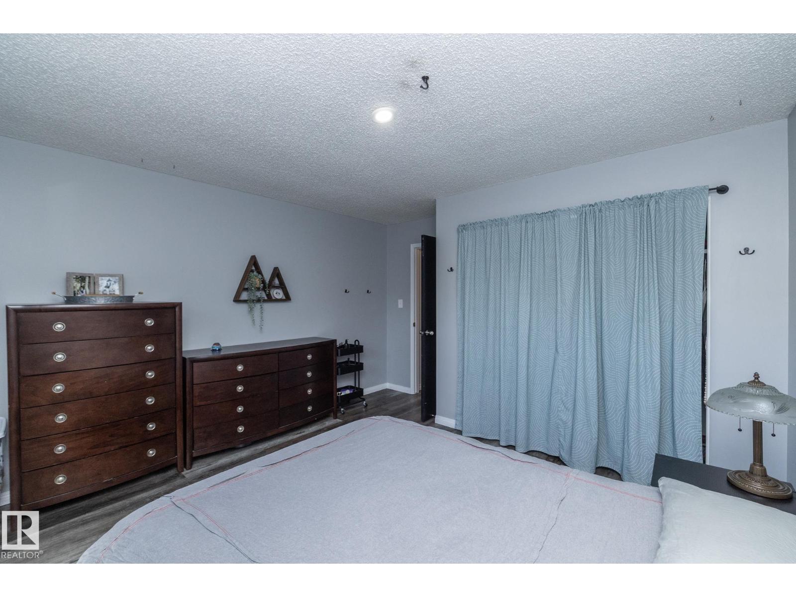 5026 52 St Property Photo 14