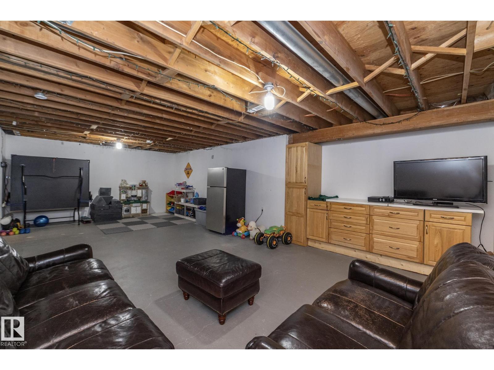 5026 52 St Property Photo 15