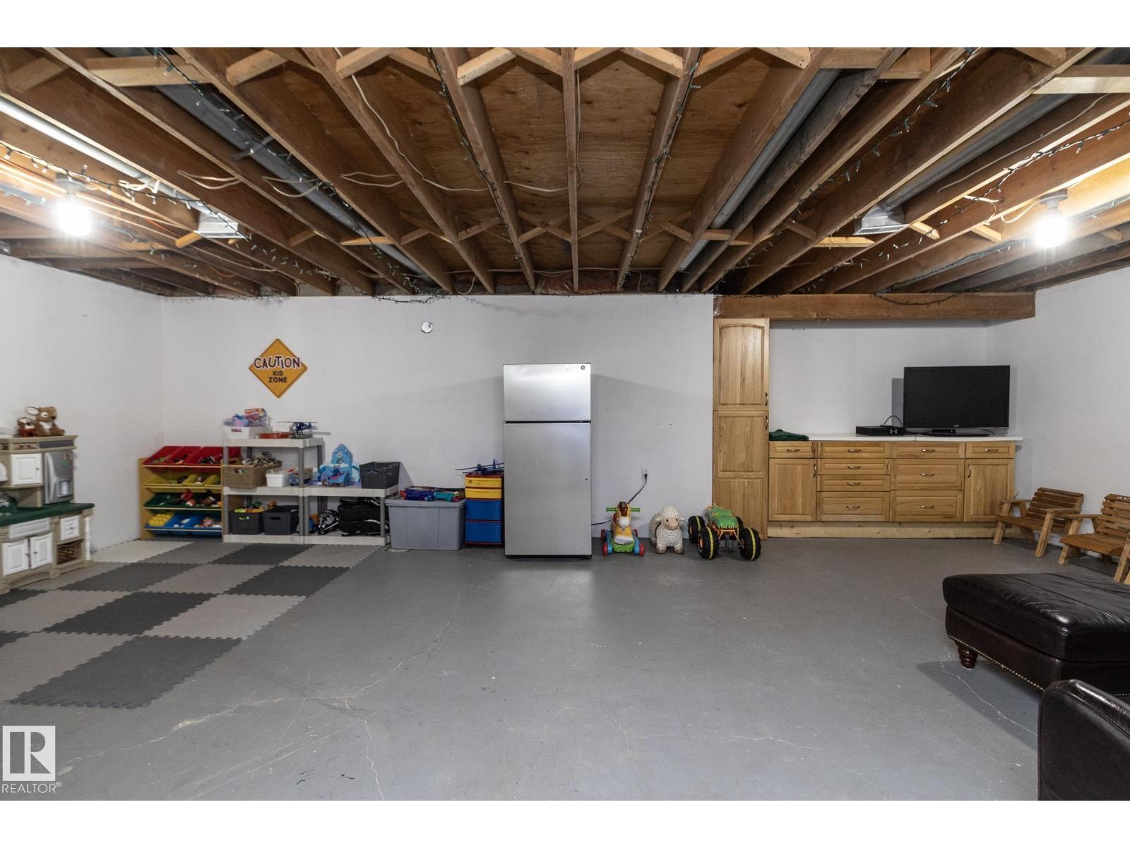 5026 52 St Property Photo 18