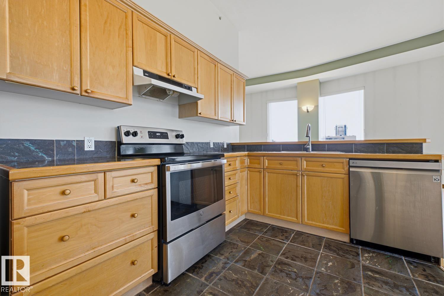 #701 10106 105 St Nw Property Photo 23