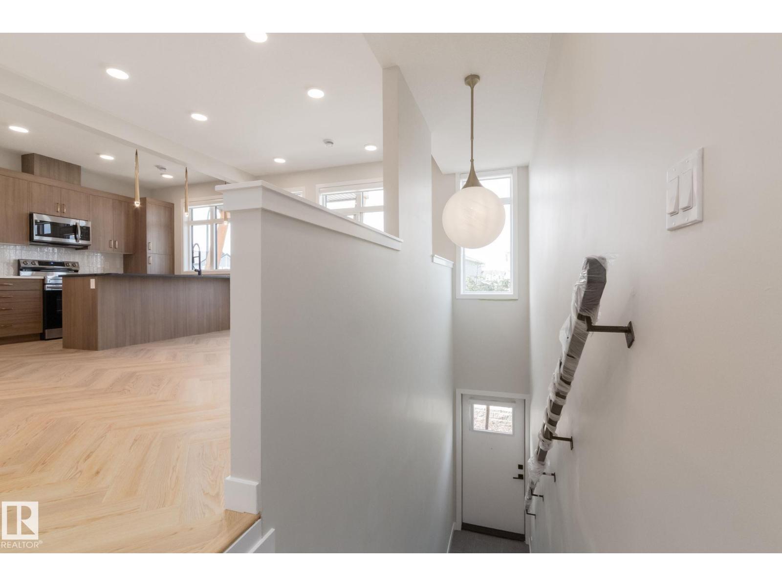 #11 16231 19 Av Sw Property Photo 4