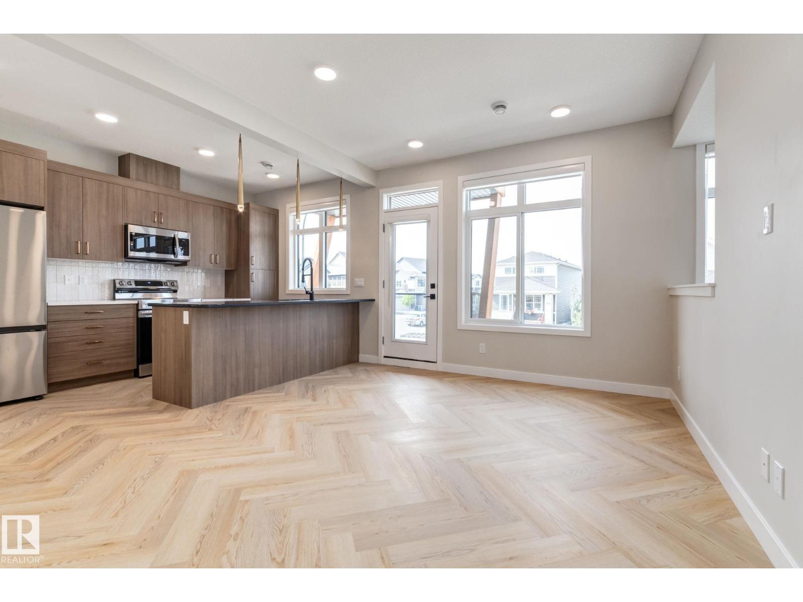 #11 16231 19 Av Sw Property Photo 10