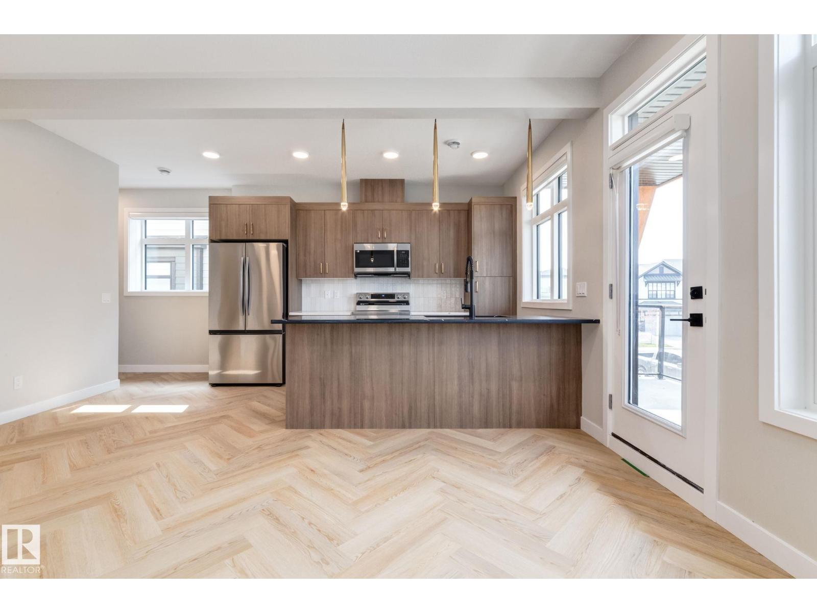#11 16231 19 Av Sw Property Photo 11