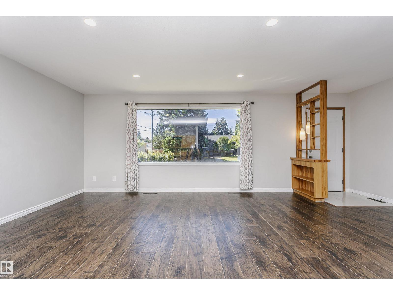 11440 44a Av Nw Property Photo 6