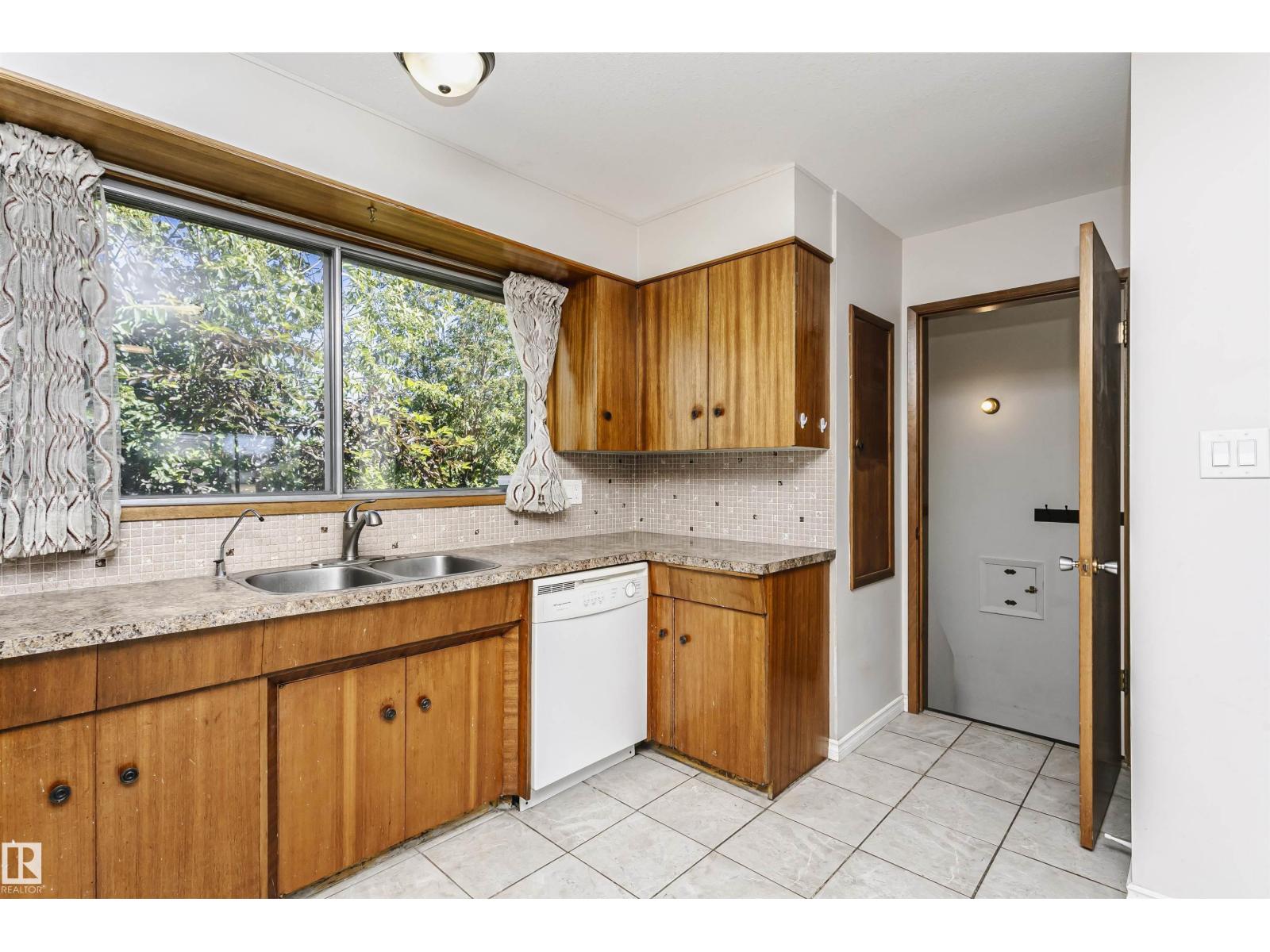 11440 44a Av Nw Property Photo 14