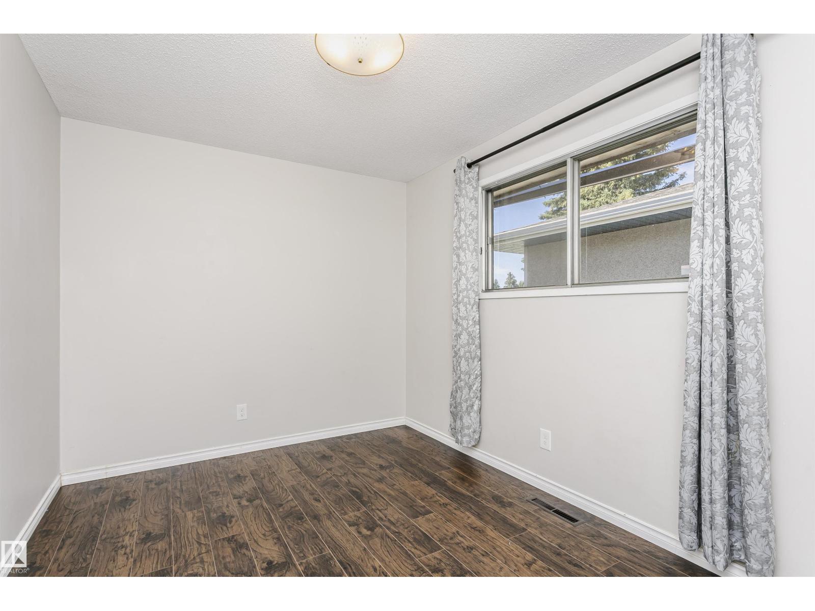 11440 44a Av Nw Property Photo 17