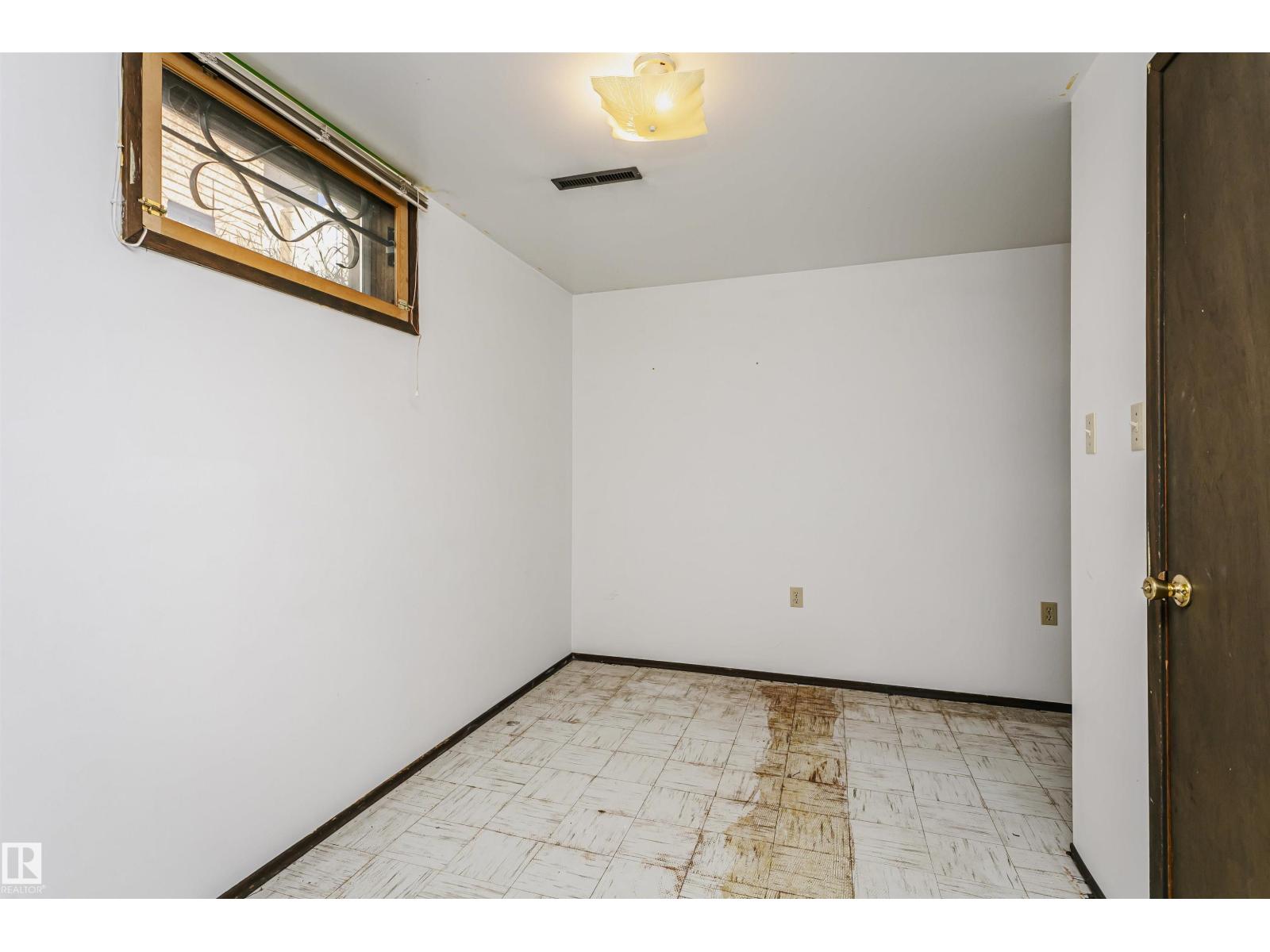 11440 44a Av Nw Property Photo 28