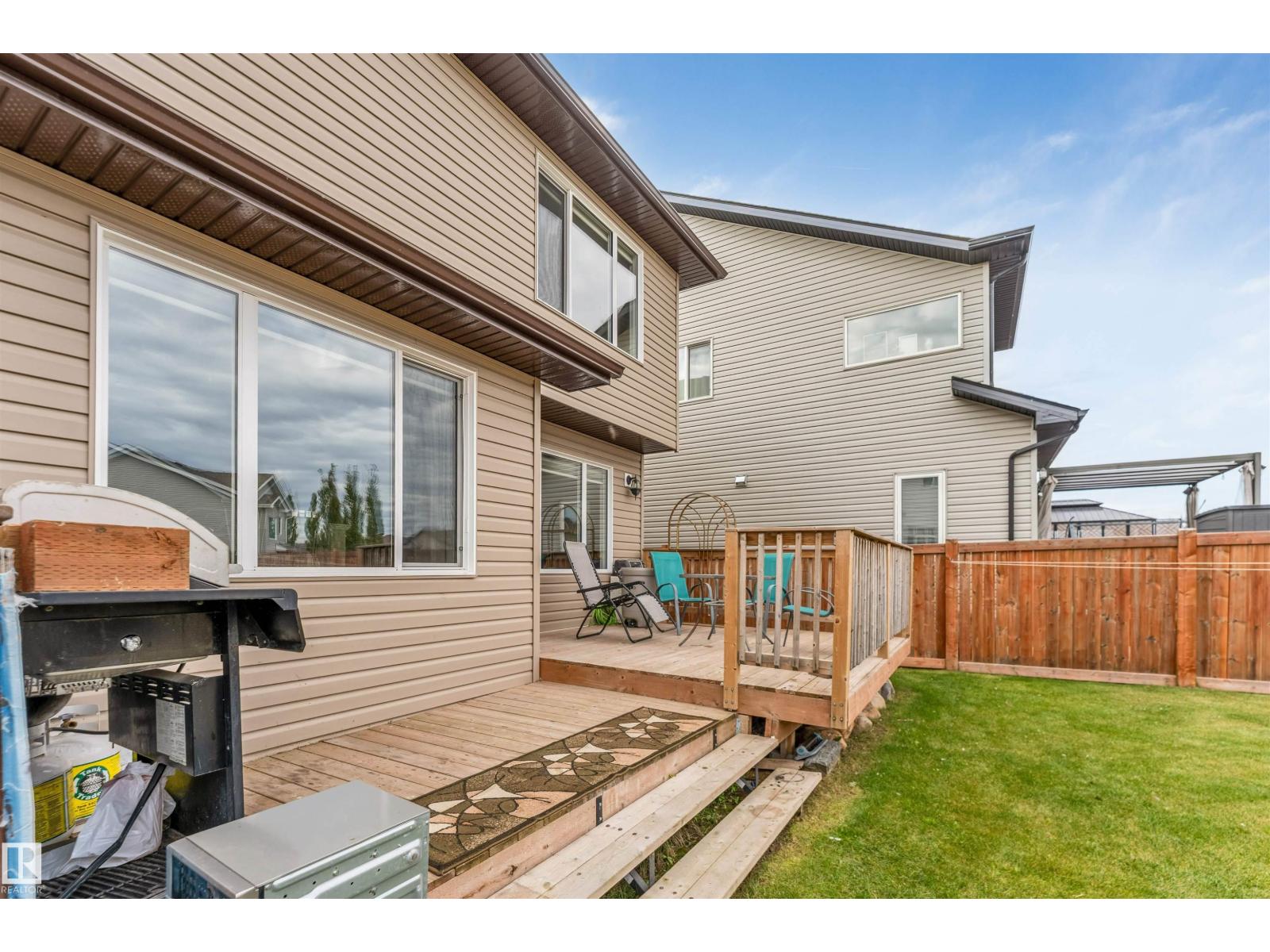 3304 13 Av Nw Property Photo 7