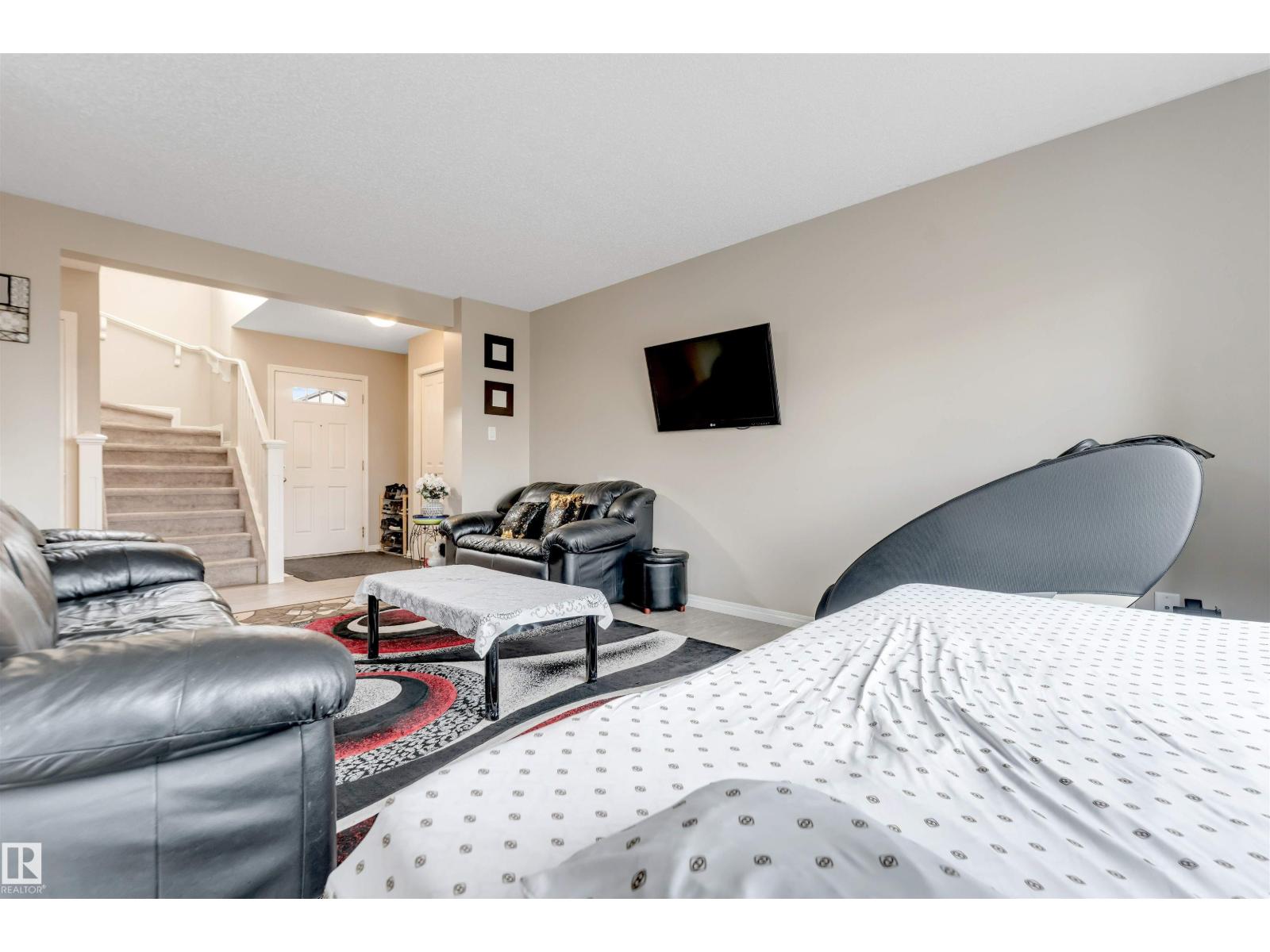 3304 13 Av Nw Property Photo 16