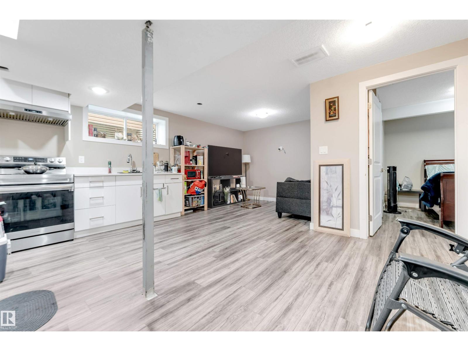 3304 13 Av Nw Property Photo 37