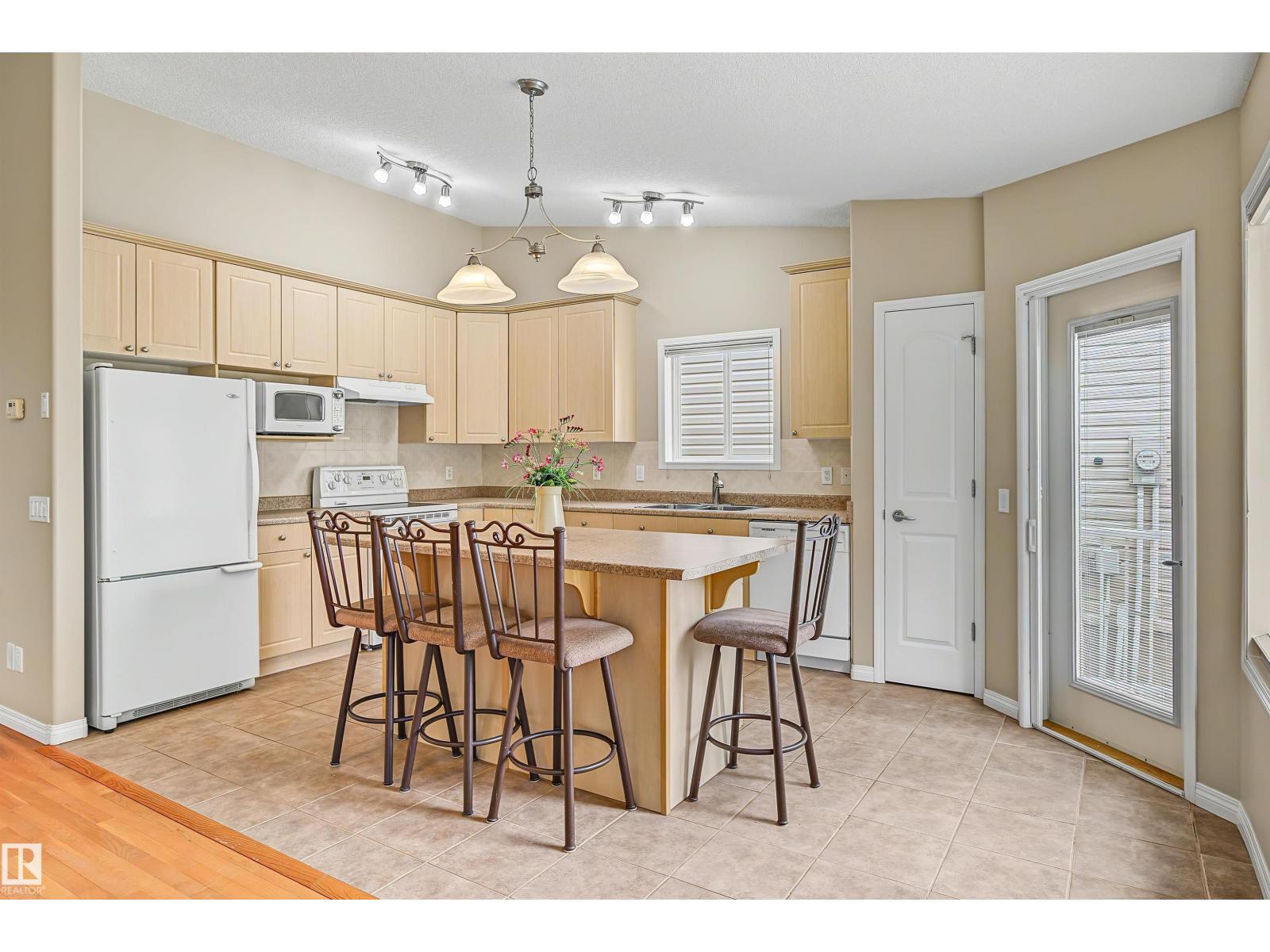 #6 2031 Brennan Cr Nw Property Photo 11