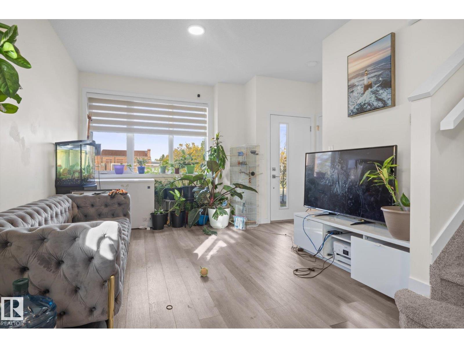 8009 120 Av Nw Property Photo 6