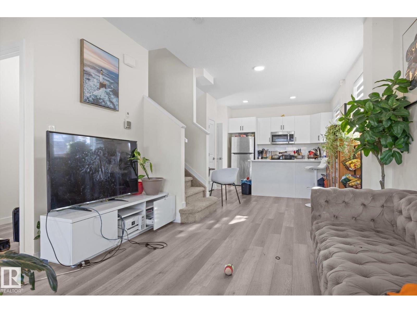 8009 120 Av Nw Property Photo 7