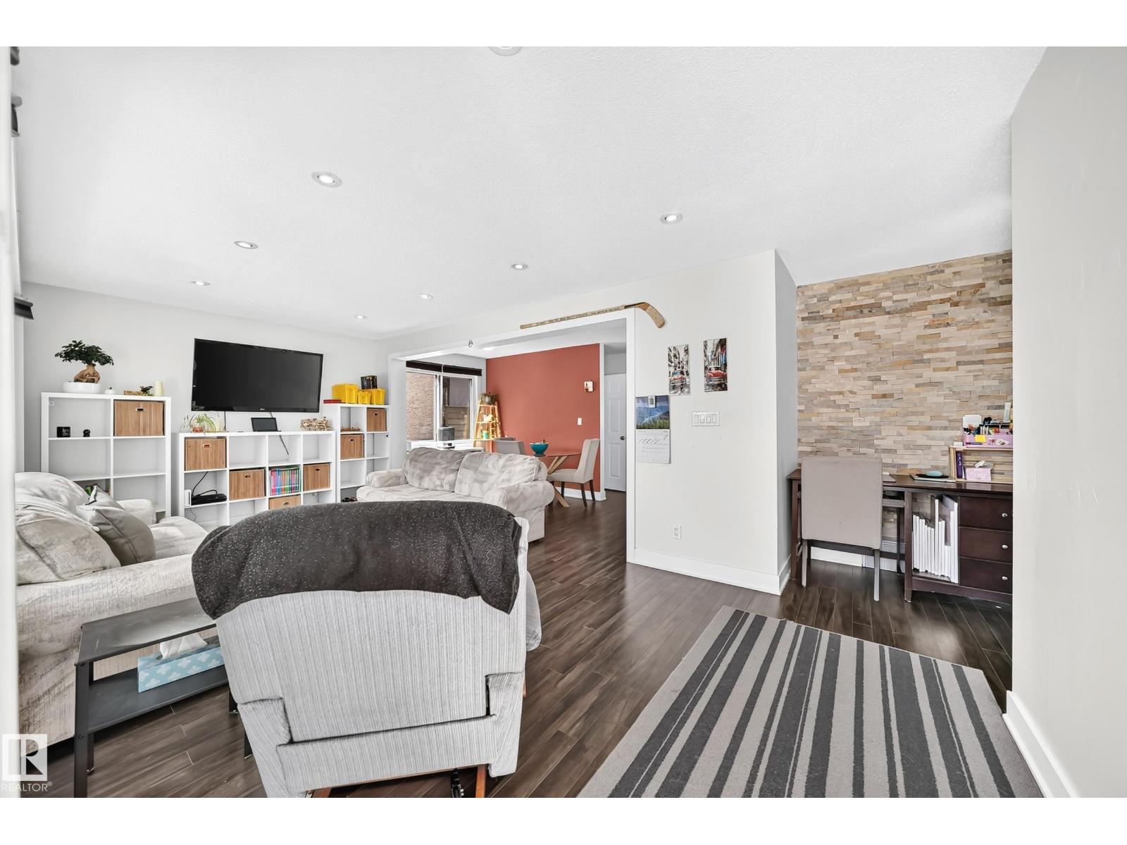 2112 36 St Nw Property Photo 9