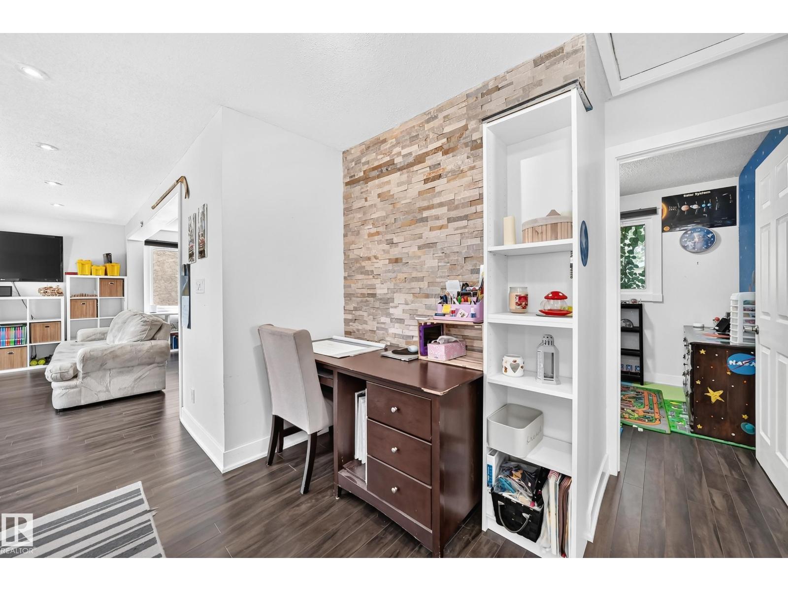 2112 36 St Nw Property Photo 16