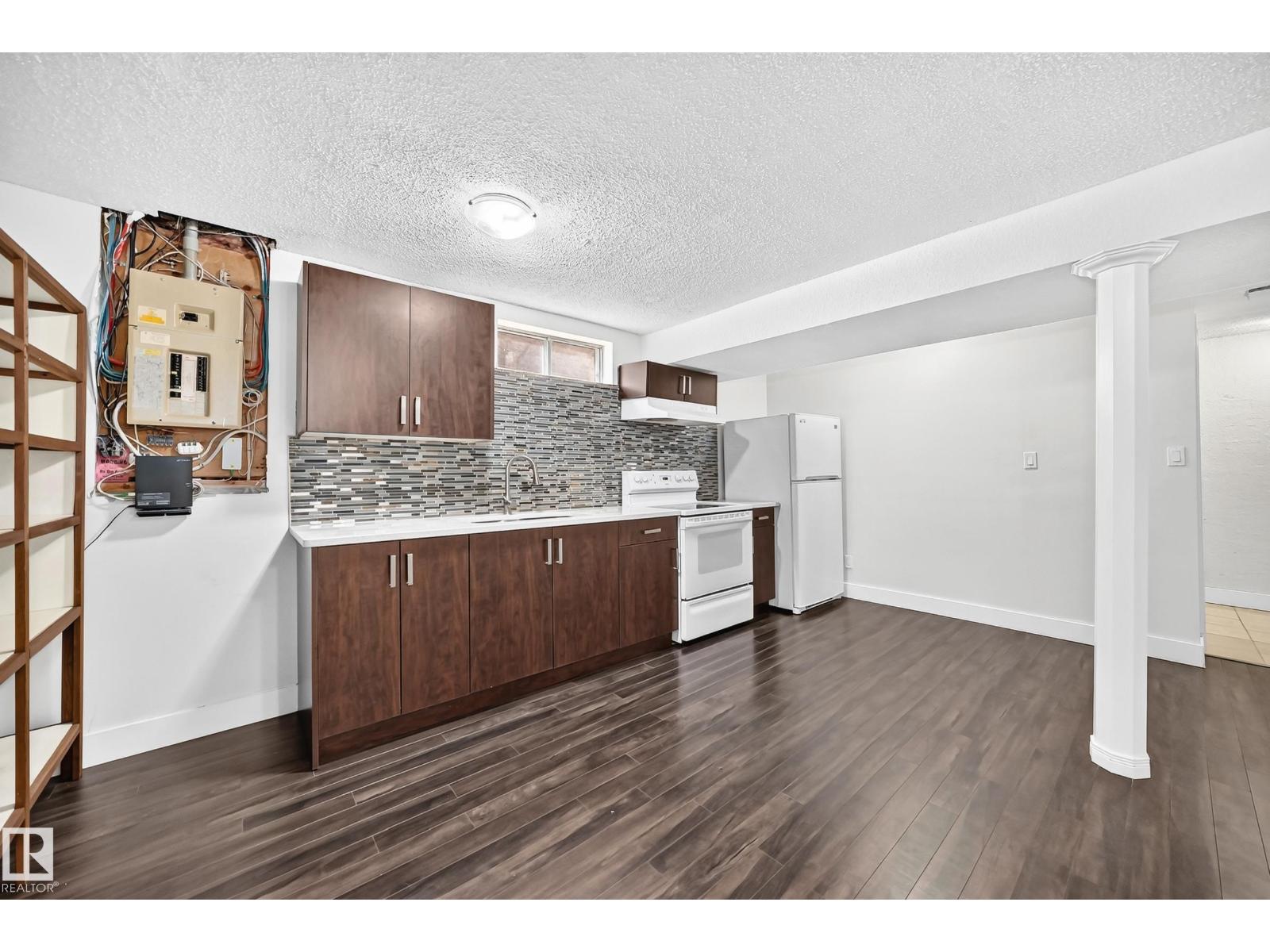 2112 36 St Nw Property Photo 18
