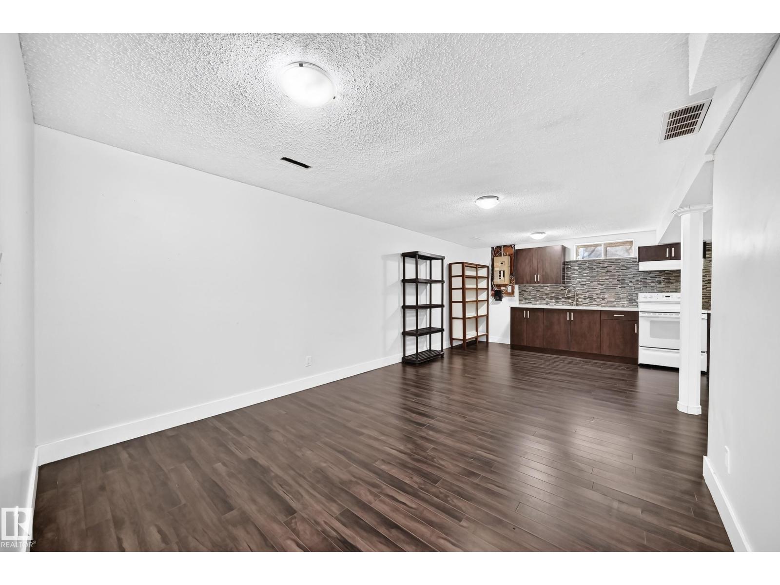 2112 36 St Nw Property Photo 22