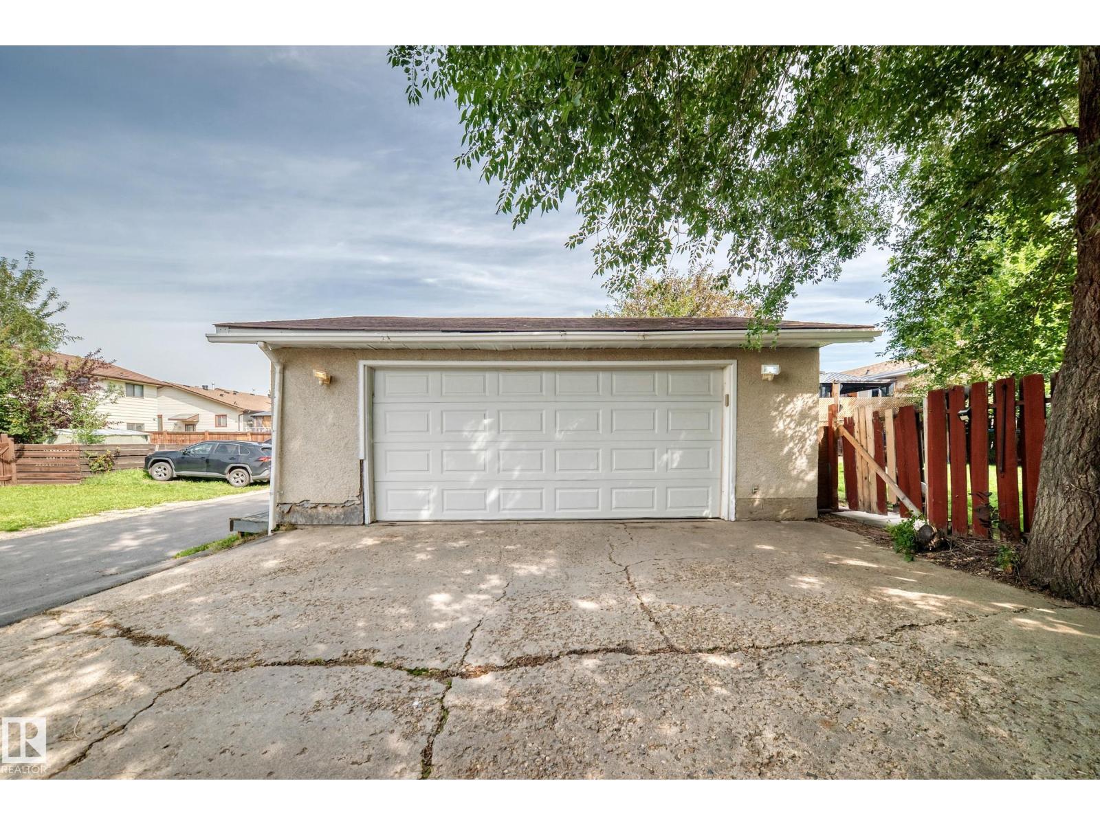 2112 36 St Nw Property Photo 32