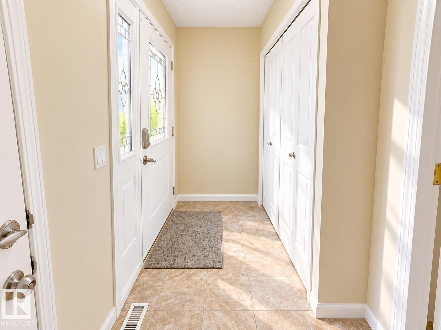 15135 43 St Nw Property Photo 2