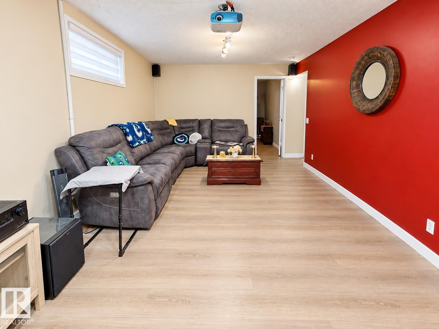 15135 43 St Nw Property Photo 9