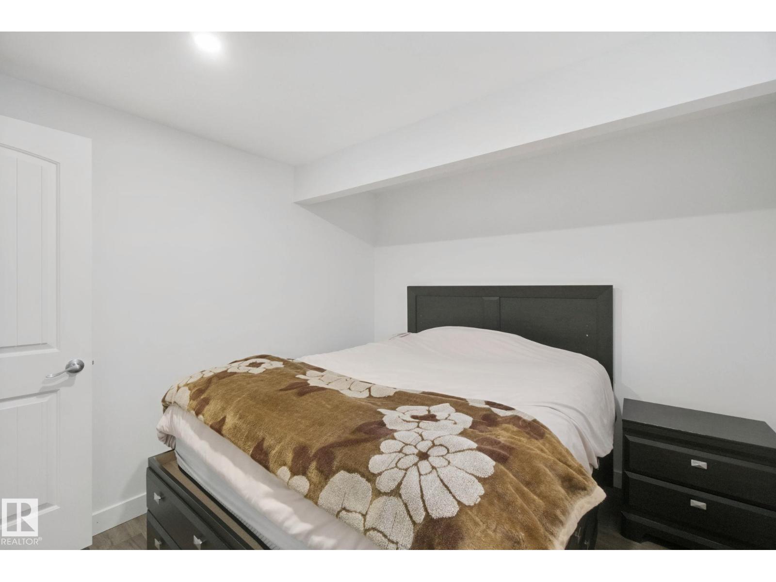 4113 158 Av Nw Property Photo 40