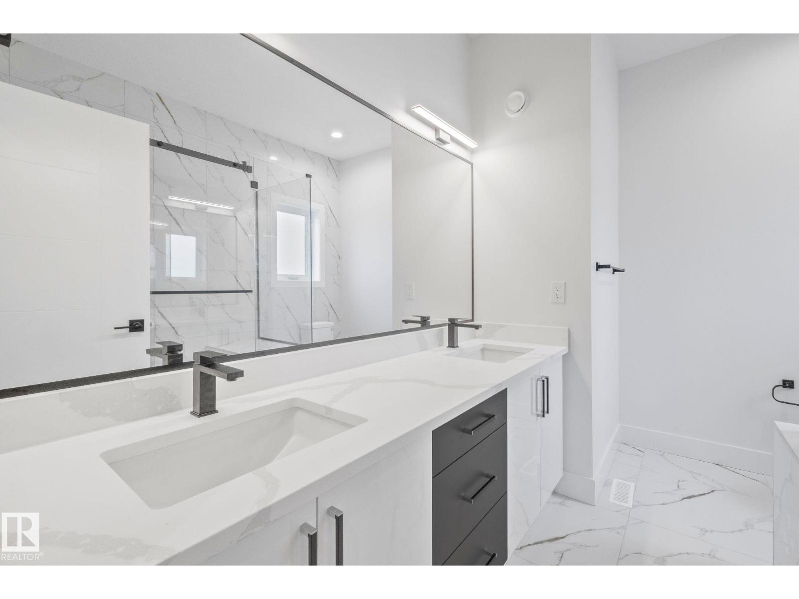 11036 128 St Nw Property Photo 18
