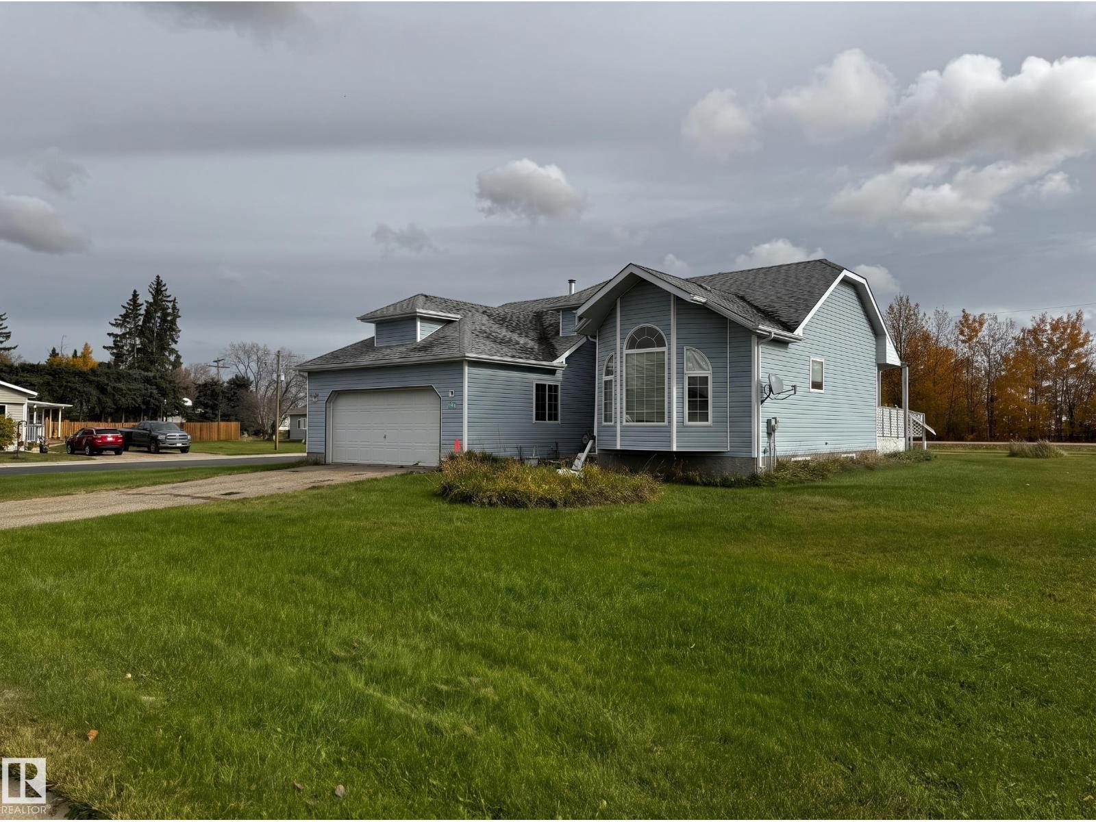 4751 49a St Property Photo 2