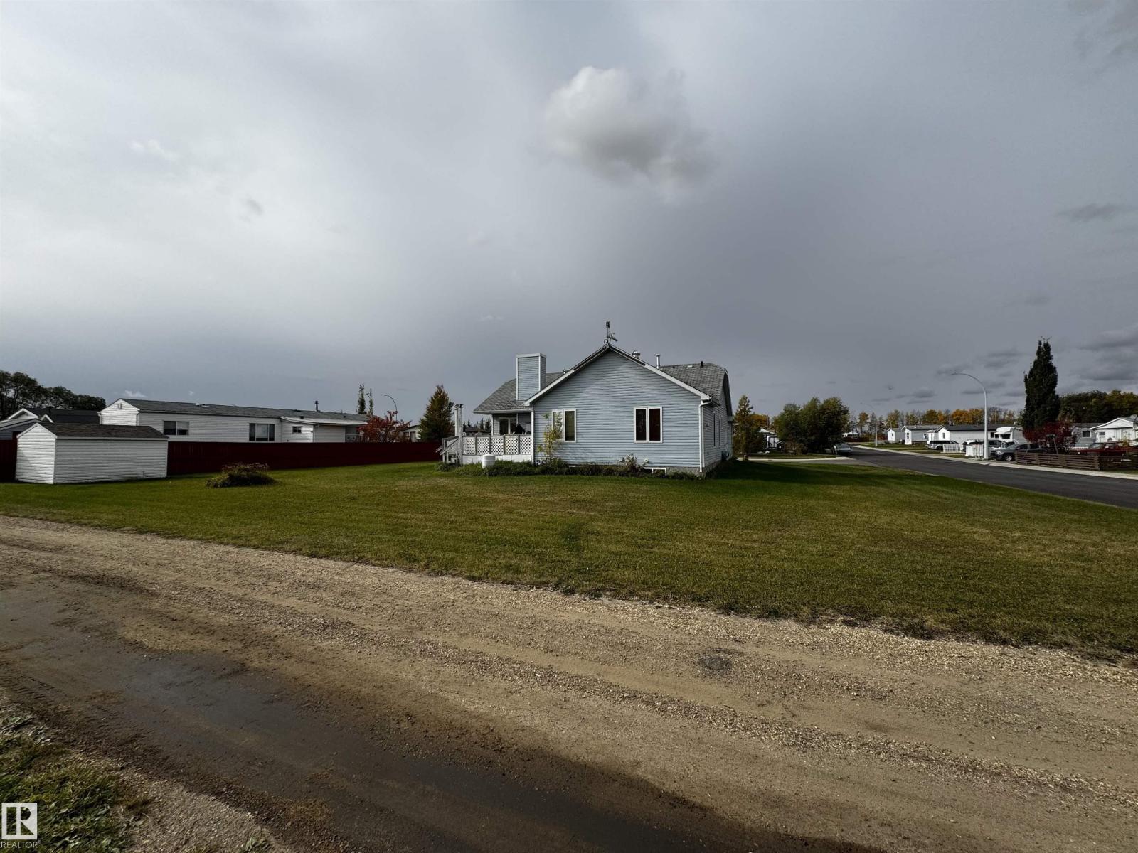 4751 49a St Property Photo 3