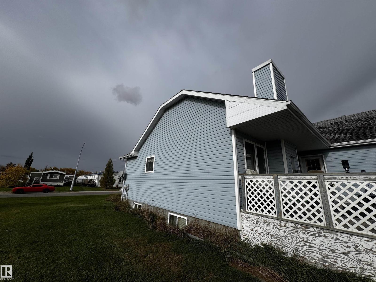 4751 49a St Property Photo 4