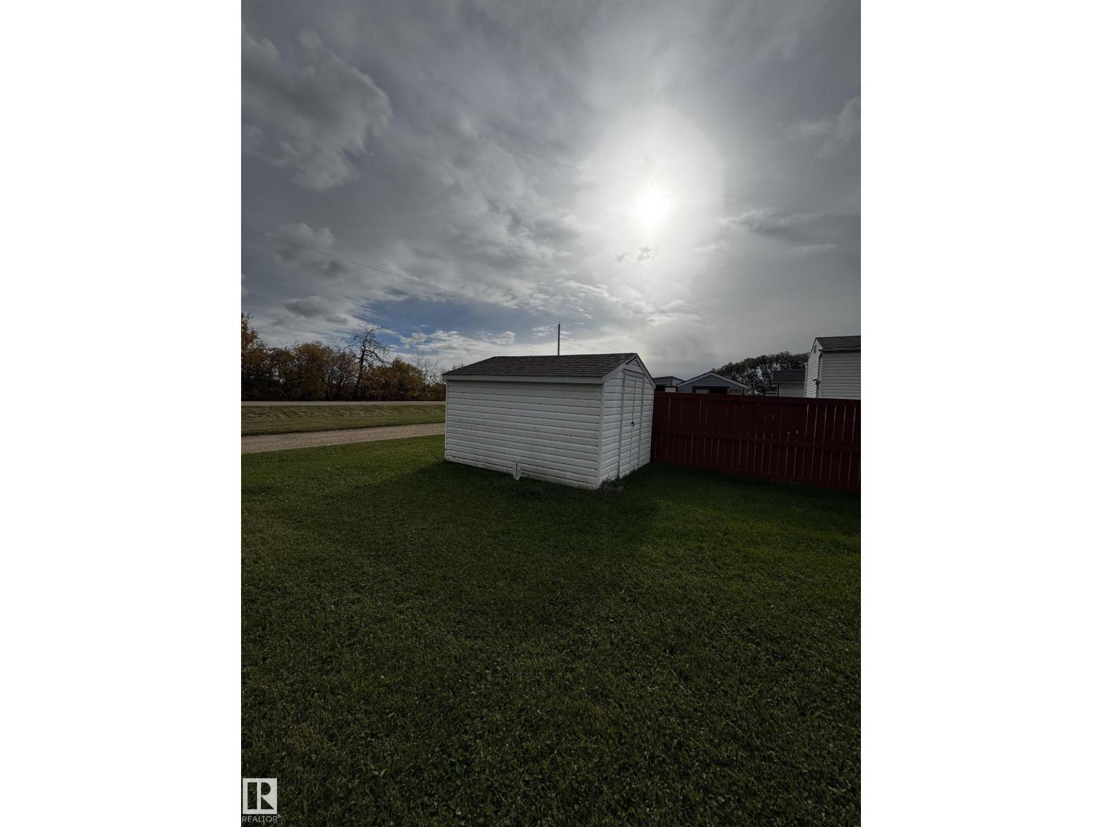 4751 49a St Property Photo 5