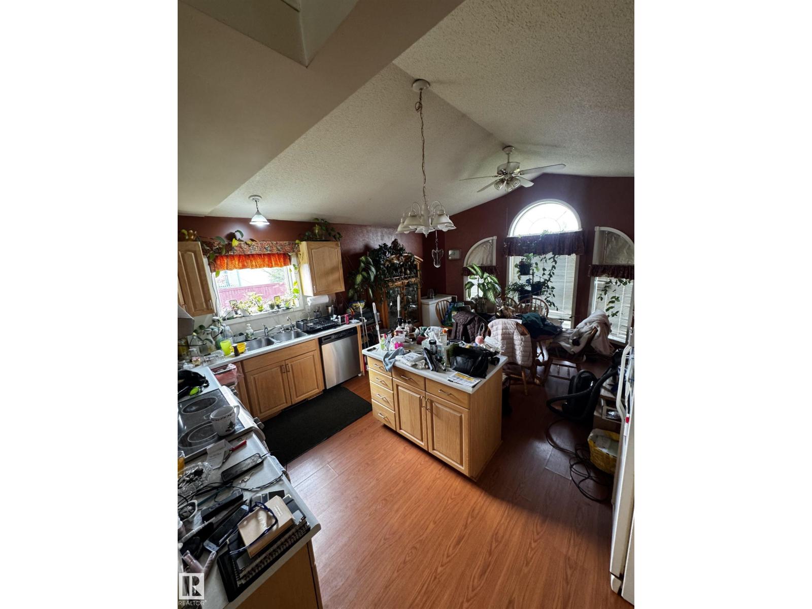 4751 49a St Property Photo 8