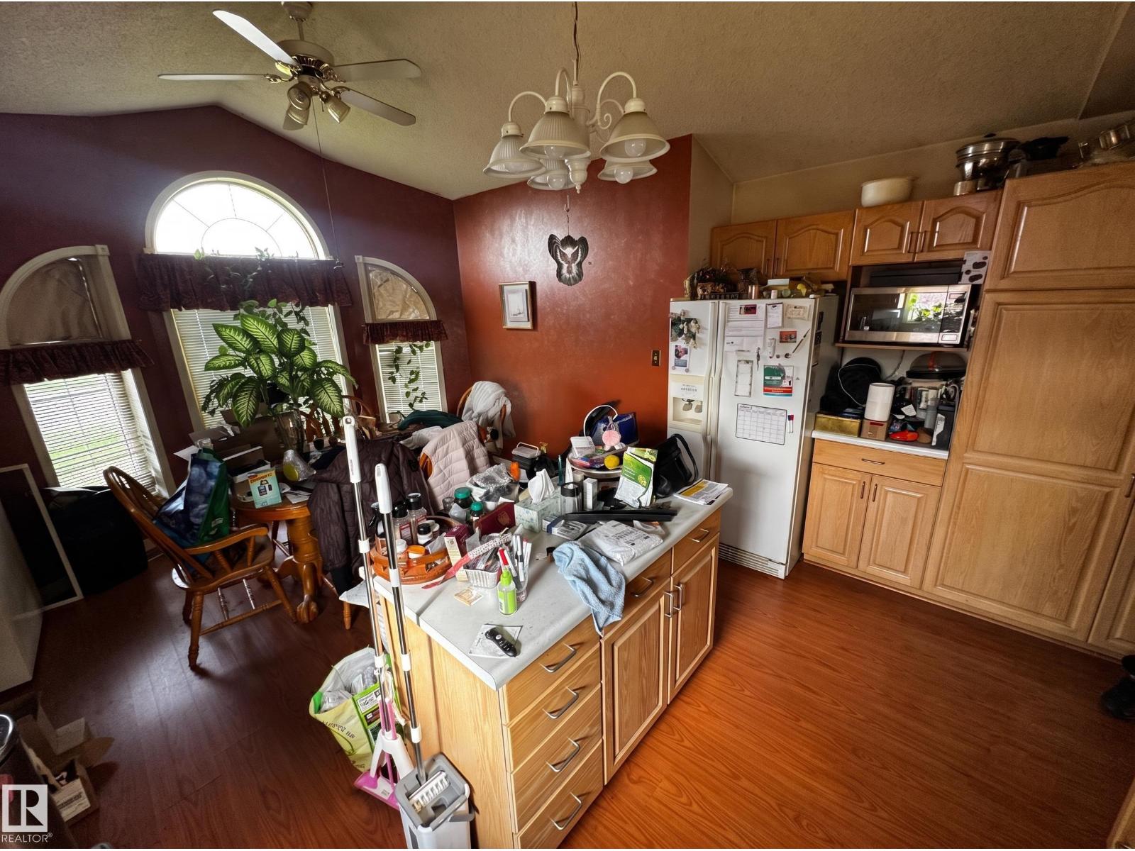 4751 49a St Property Photo 9