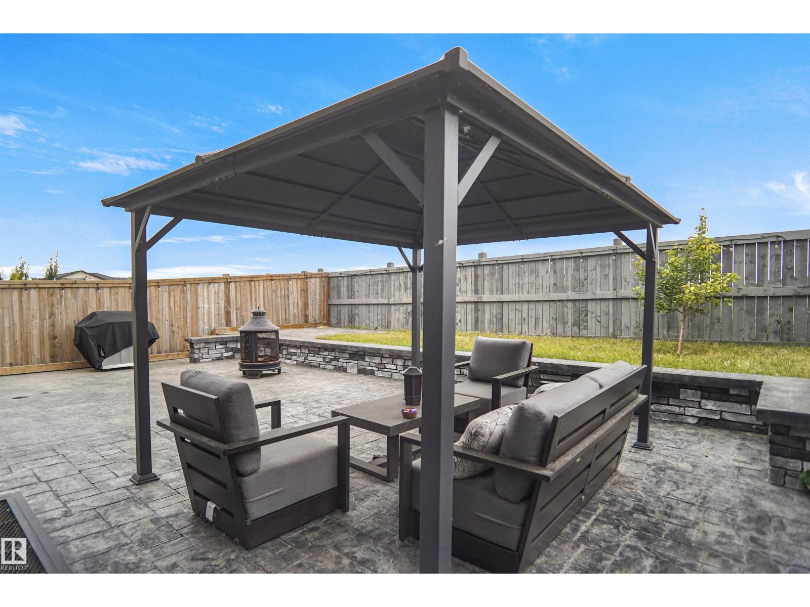 7520 174 Av Nw Property Photo 44