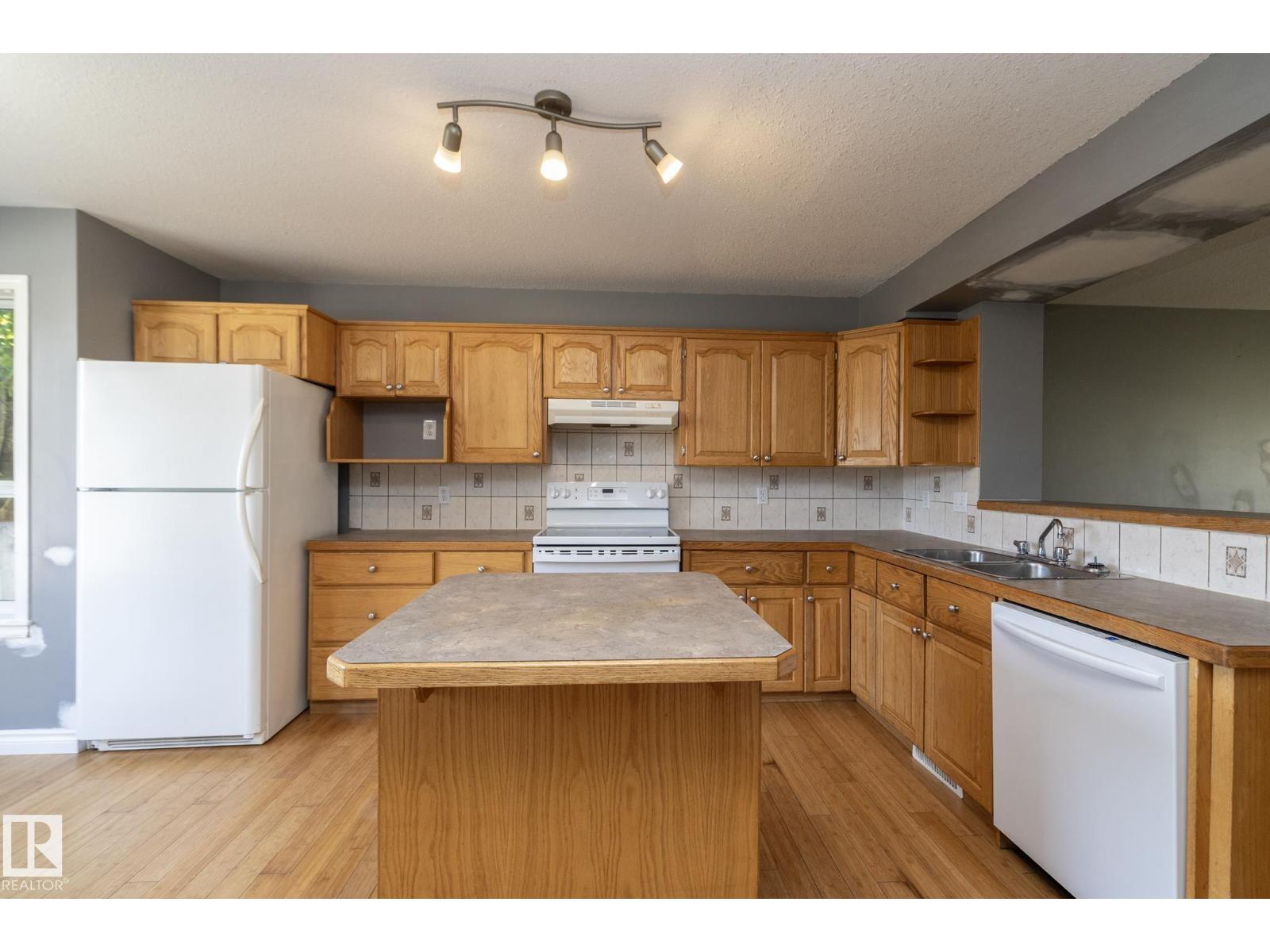 137 Michigan St Property Photo 4