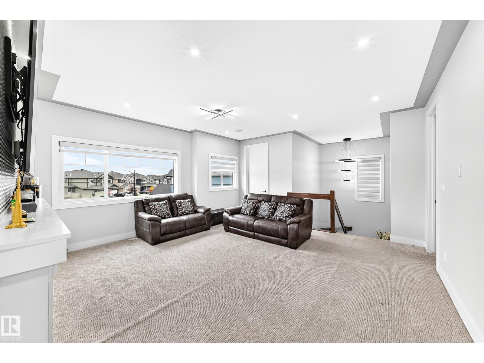 1667 Enright Wy Nw Nw Property Photo 57