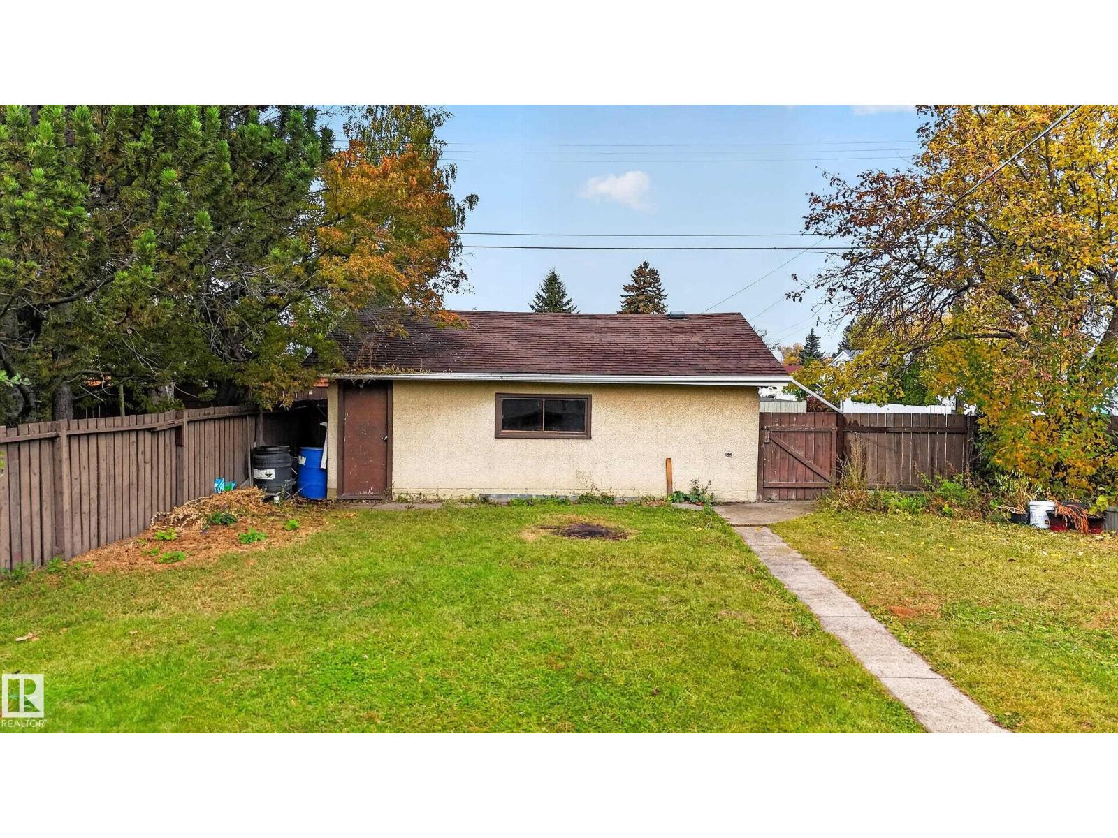 5504 105 Av Nw Property Photo 5