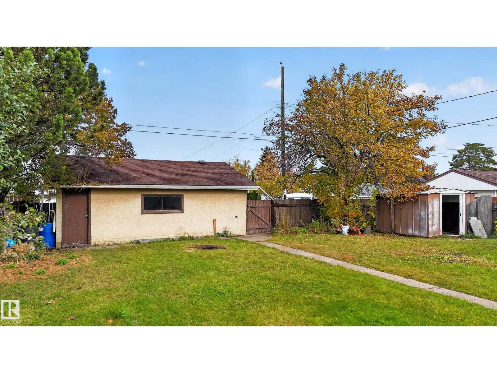 5504 105 Av Nw Property Photo 7